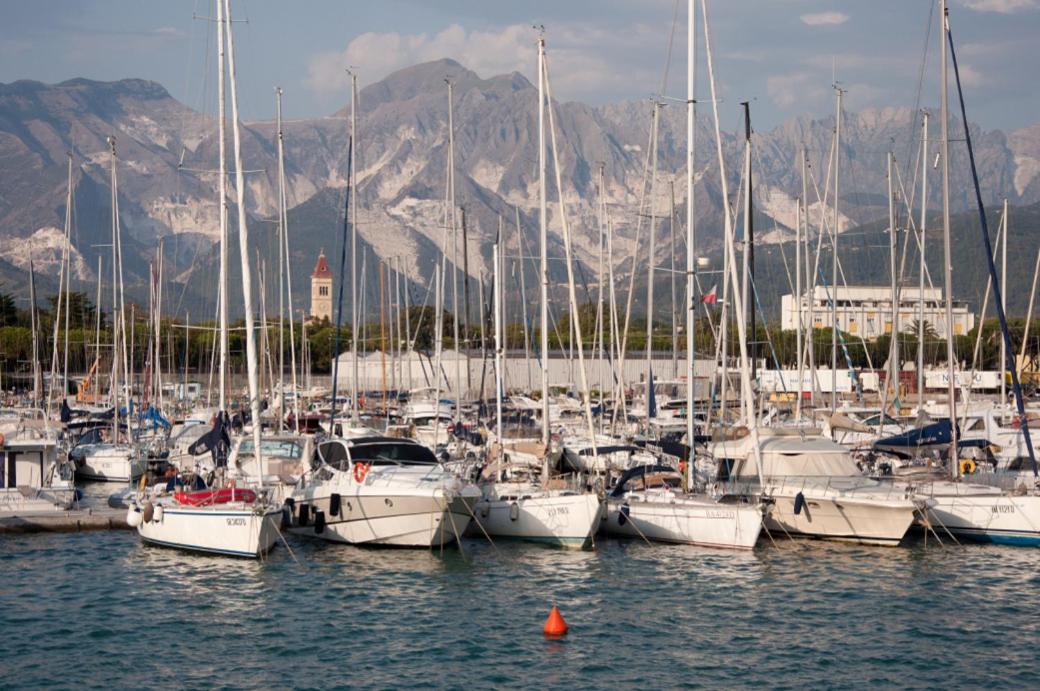 La Conchiglia A Marina Apartment Marina Di Carrara Luaran gambar